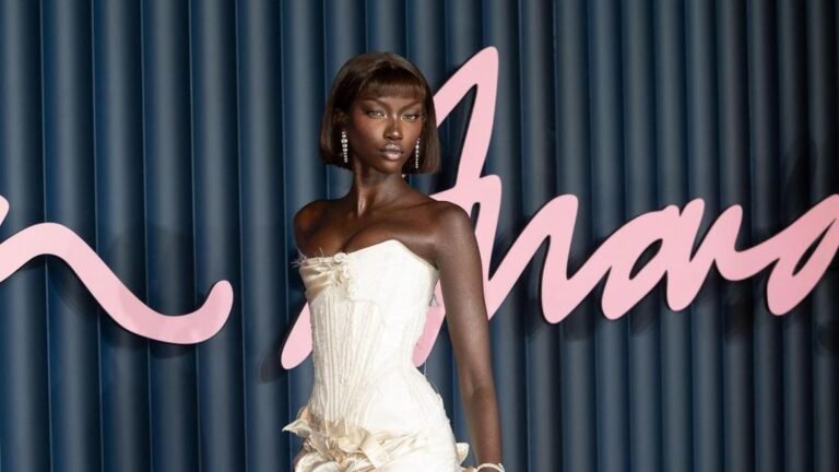 Супермодель Анок Яй восстанавливается после операции на легких