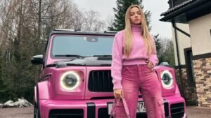 У Вали Карнавал обнаружили штрафы на сумму более 300 тысяч рублей