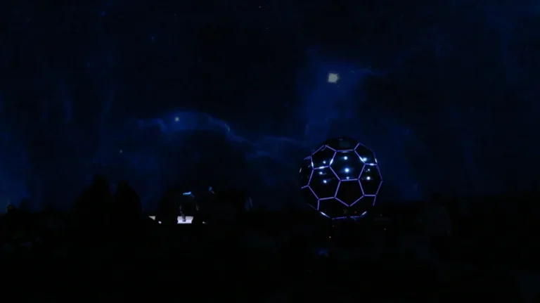 Ученые обсуждают природу загадочного «луча» кометы 3I/ATLAS