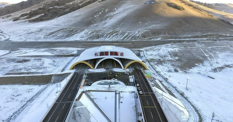 В Китае запустили самый длинный скоростной тоннель на магистрали G0711