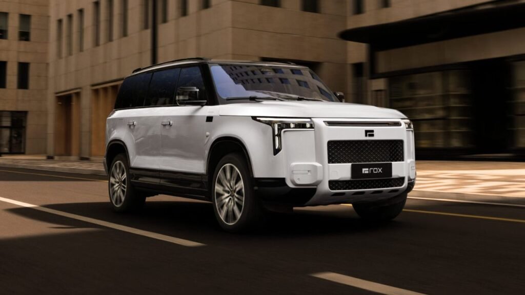 В России начнут выпускать новый гибридный внедорожник Rox Adamas