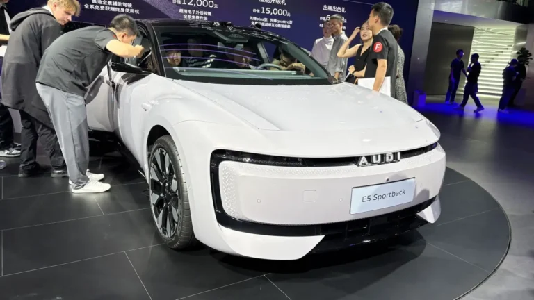 В России появился новый электрокар AUDI E5 без колец