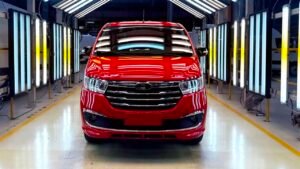 В России появится новый семейный автомобиль: семиместный минивэн Sollers SF1