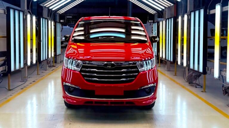 В России появится новый семейный автомобиль: семиместный минивэн Sollers SF1