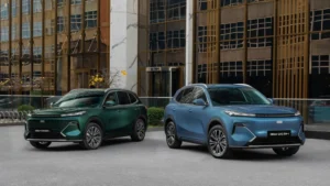 В России стартовали продажи гибридного кроссовера Geely EX5 EM-i