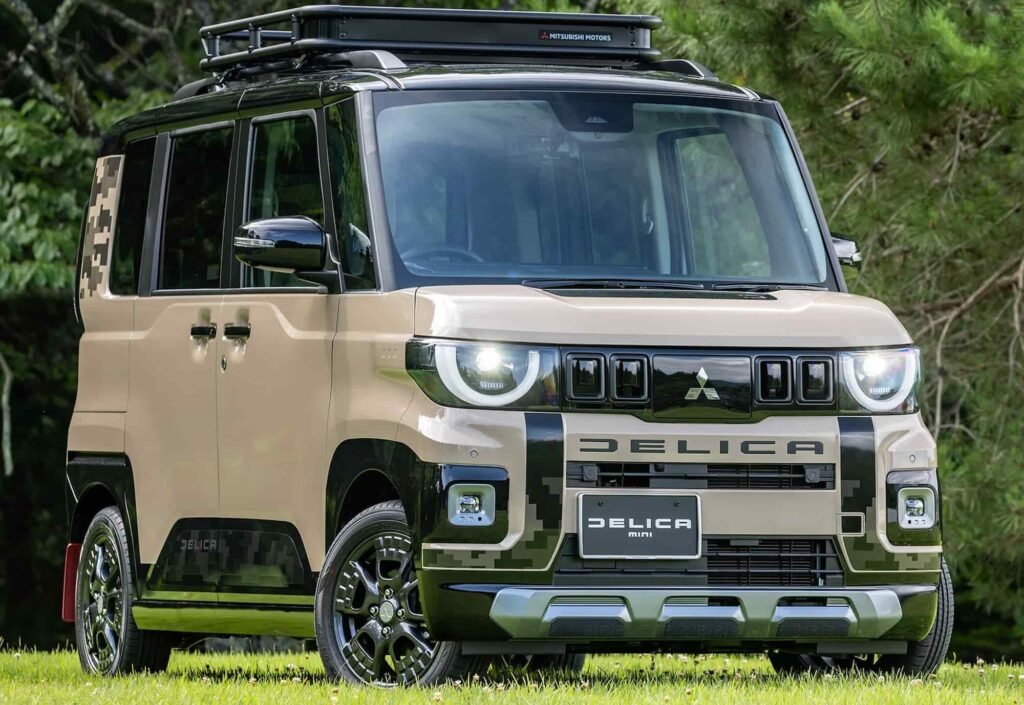 В Россию привезли полноприводный Mitsubishi Delica Mini