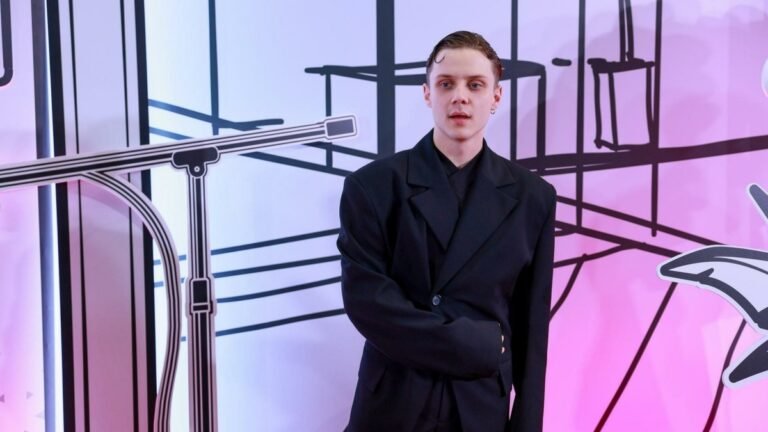 Ваня Дмитриенко: от детского театра до взрослого имиджа