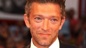 Венсан Кассель с маленьким сыном наслаждается пляжным отдыхом