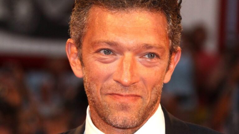 Венсан Кассель с маленьким сыном наслаждается пляжным отдыхом