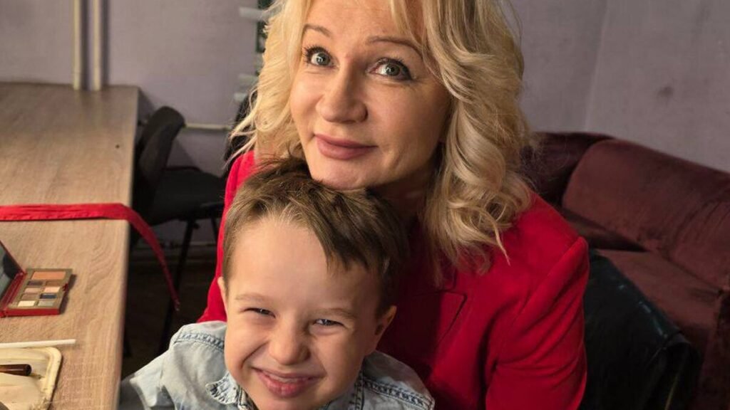 Внук звезды «Склифосовского» в театре: первое посещение бабушкиного спектакля