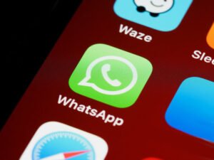 Всероссийский сбой WhatsApp: мессенджер замедлили на 80%