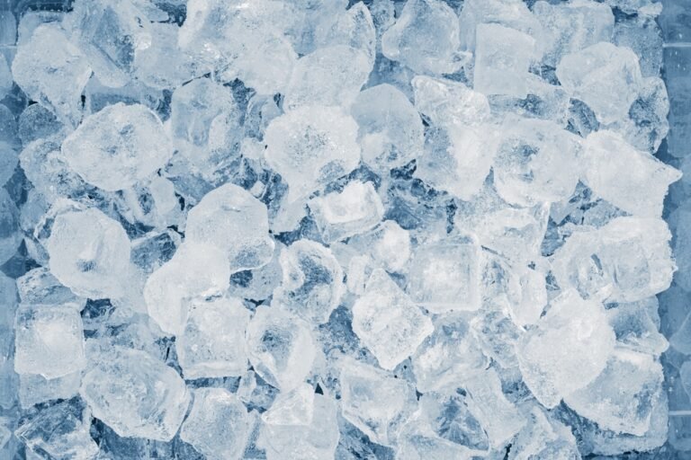 Загадка Фарадея с кусочками льда раскрыта: ученые подтвердили квазижидкий слой