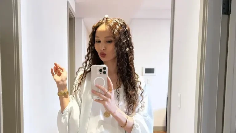 Жулдыз Абдукаримова восхитила Казнет видео с дочерью в шикарных платьях