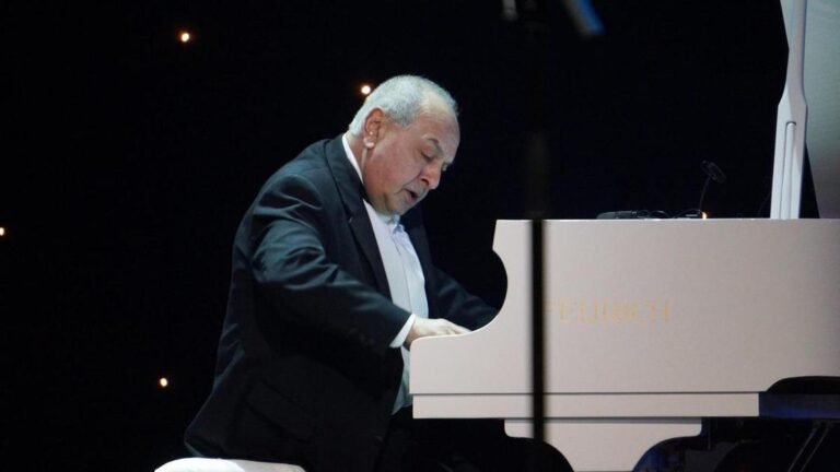 Знаменитые коллеги и поклонники простились с Левоном Оганезовым