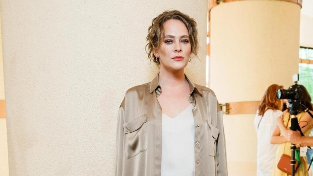 Звезда под условным сроком: Аглая Тарасова замечена в ресторане с пивом и икрой