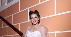 Звезда сериала «Чики» Варвара Шмыкова показала фигуру в нижнем белье без фотошопа