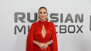 Звезды на красной дорожке: Ольга Бузова, Валерия и Дмитрий Дибров на премии Music Box - StarHit