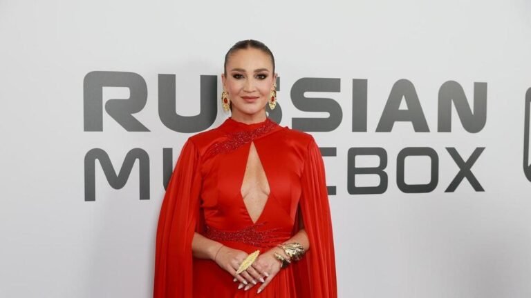 Звезды на красной дорожке: Ольга Бузова, Валерия и Дмитрий Дибров на премии Music Box - StarHit