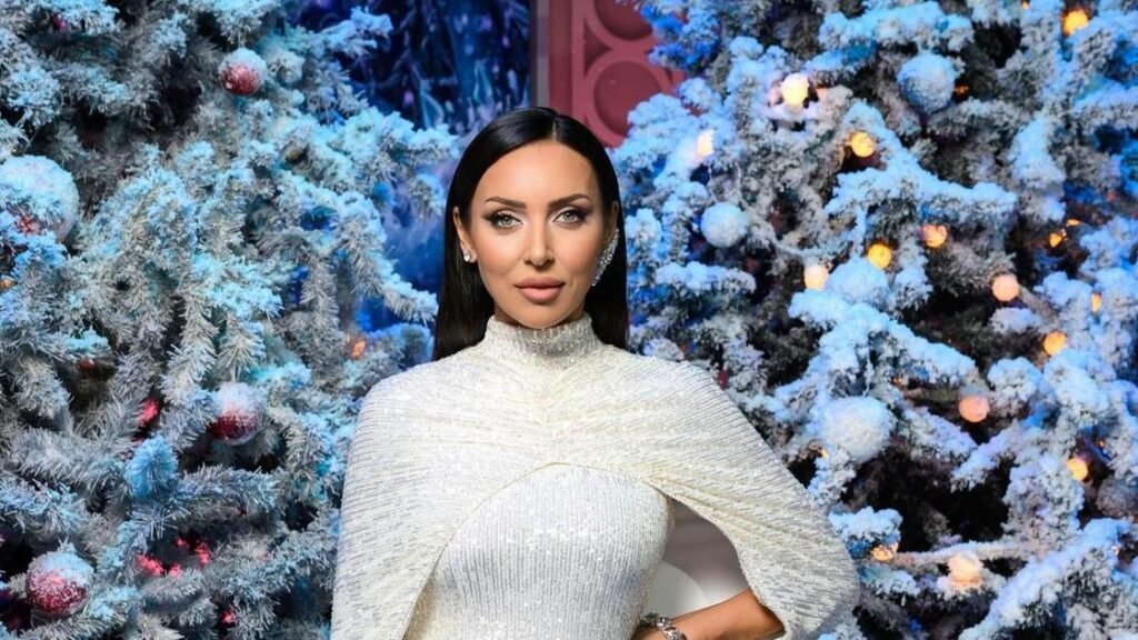 Звезды на «Новогоднем огоньке»: яркие наряды и музыкальные сюрпризы