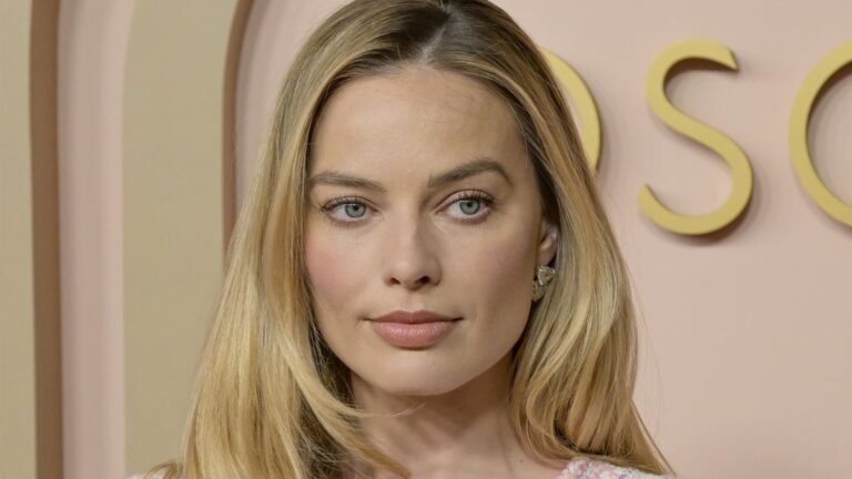 Звезды в рейтинге красоты от зумеров: Робби и Джоли в лидерах