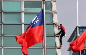 Алекс Хоннольд покорил Тайбэй 101 без страховки