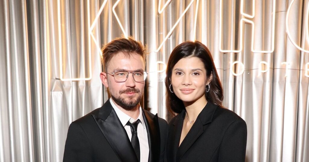 Александр Петров и его жена Виктория: первые зимние фото с сыном