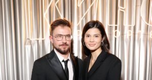 Александр Петров и его жена Виктория: первые зимние фото с сыном