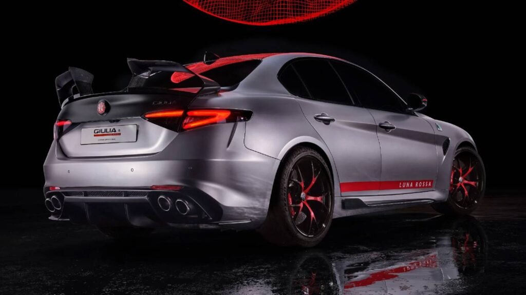 Alfa Romeo представила экстремальную Giulia Quadrifoglio Luna Rossa