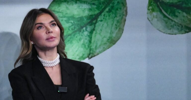 Алина Кабаева без макияжа и в леггинсах: новая фото