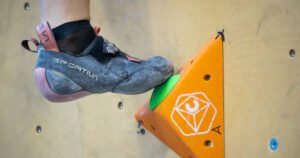 Альпинист Алекс Хоннольд покорил Тайбэй 101 без страховки