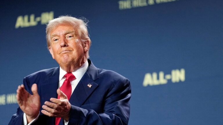 Американского министра освистали в Давосе из-за поддержки Трампа