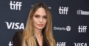 Анджелина Джоли закрутила роман с французским актером Луи Гаррель