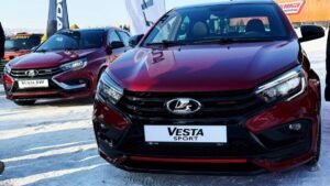 АвтоВАЗ представил Lada Vesta Sport в новом цвете и двух кузовах
