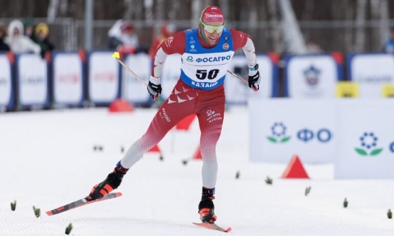 Большунов победил в скиатлоне на Кубке России в Казани