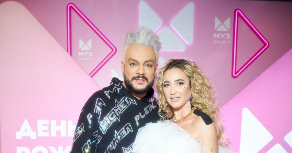 Бузова объяснила поцелуй с Киркоровым