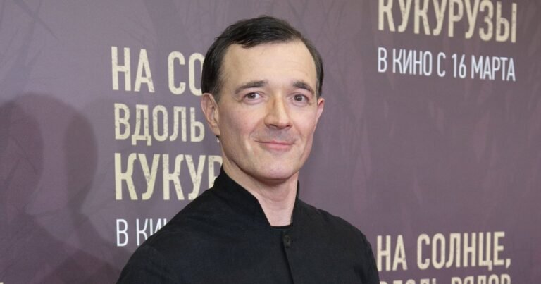 Егор Бероев поразил поклонников новым образом на красной дорожке