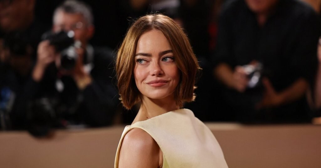 Эмма Стоун ввела в моду винтажный боб на «Золотом глобусе»