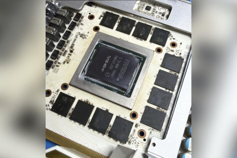 Энтузиаст создал уникальную GeForce RTX 2080 Ti с чипами от Titan RTX