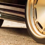 Фиолетовый Audi RS Q8 с золотыми акцентами: роскошный тюнинг-проект