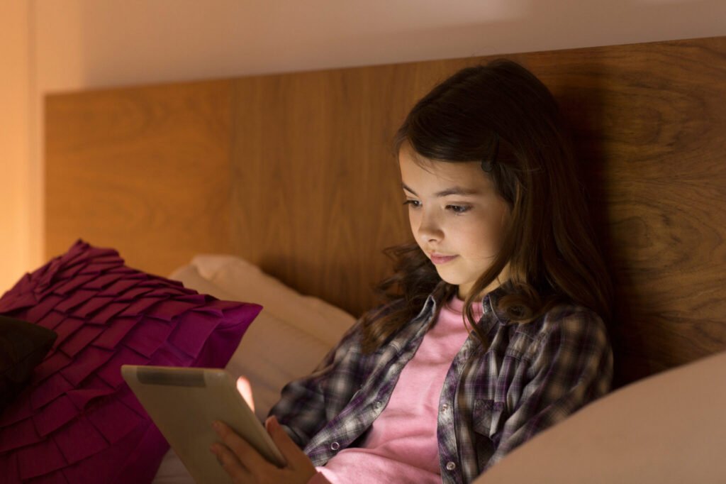 Франция вводит запрет на соцсети для детей до 15 лет