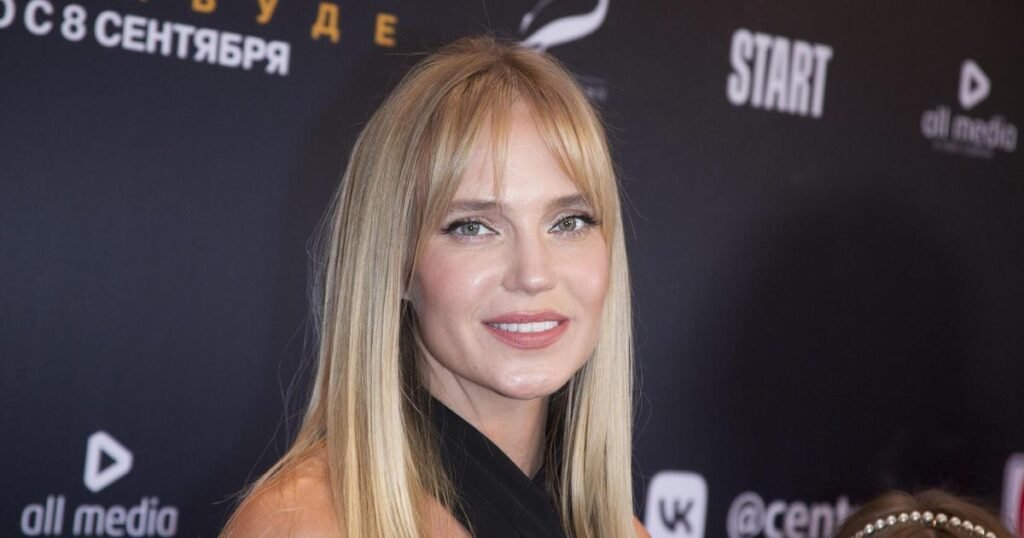 Глюк'оZа объяснила свои странные выходки и образы