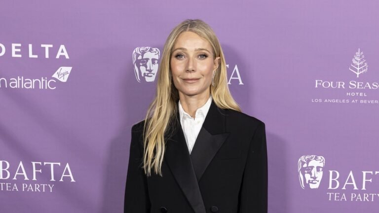 Гвинет Пэлтроу удивила фанатов необычным нарядом на вечере BAFTA