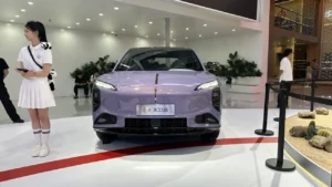 Hongqi идёт на рекорд: премиум по-восточному