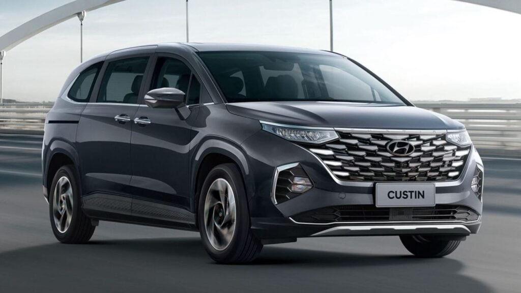 Hyundai Custin: в России появился практичный семейный минивэн