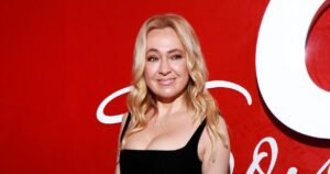 Яна Рудковская отмечает 51-летие в роскошном платье с декольте