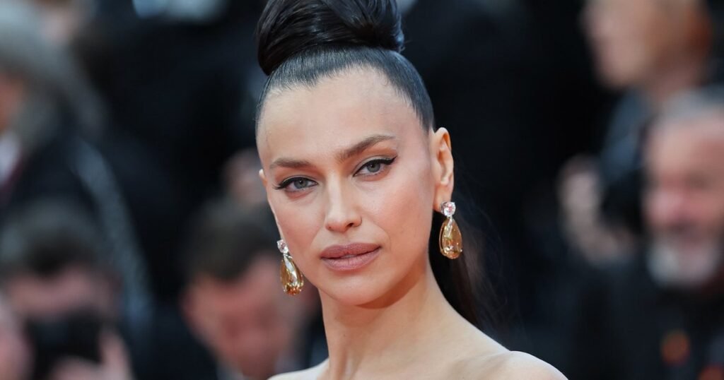 Ирина Шейк снялась в глянцевом журнале в необычном образе