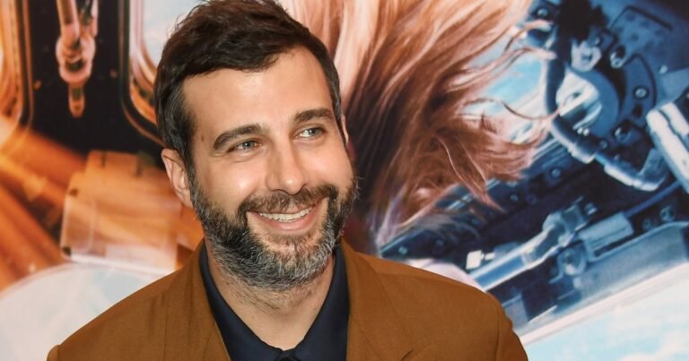 Иван Ургант пошутил о молнии Диброва и «богине погоды» Долиной