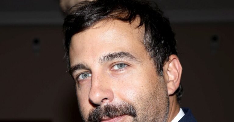 Иван Ургант высмеял коллег на шоу