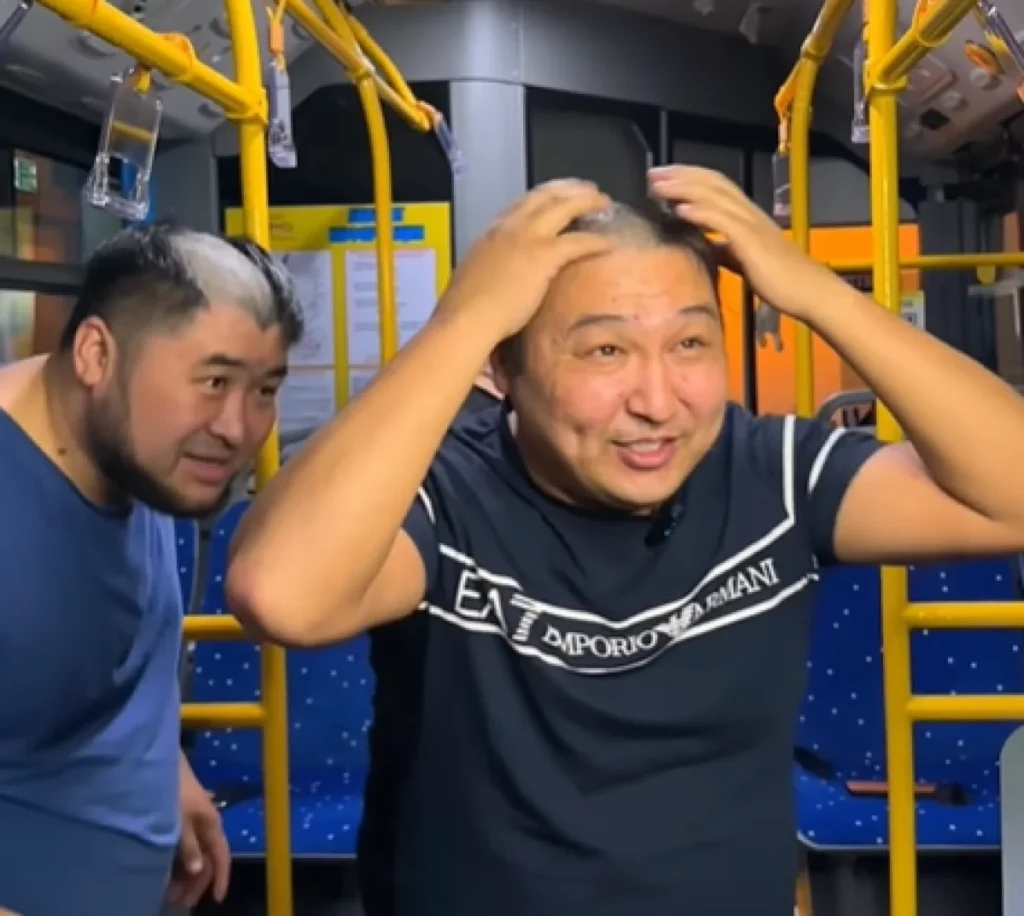 Казахстанцы бреются налысо в поддержку команды «Астана»