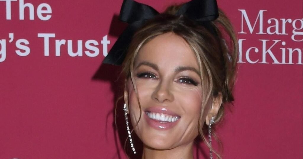 Кейт Бекинсейл шокирует фанатов внешностью в 52 года